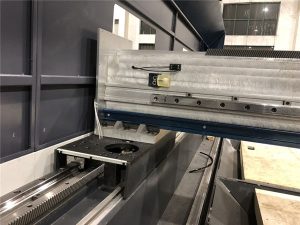 maza izmēra precīzijas šķiedru lāzera griešanas mašīna, automātiska pozicionēšana 800 vatu